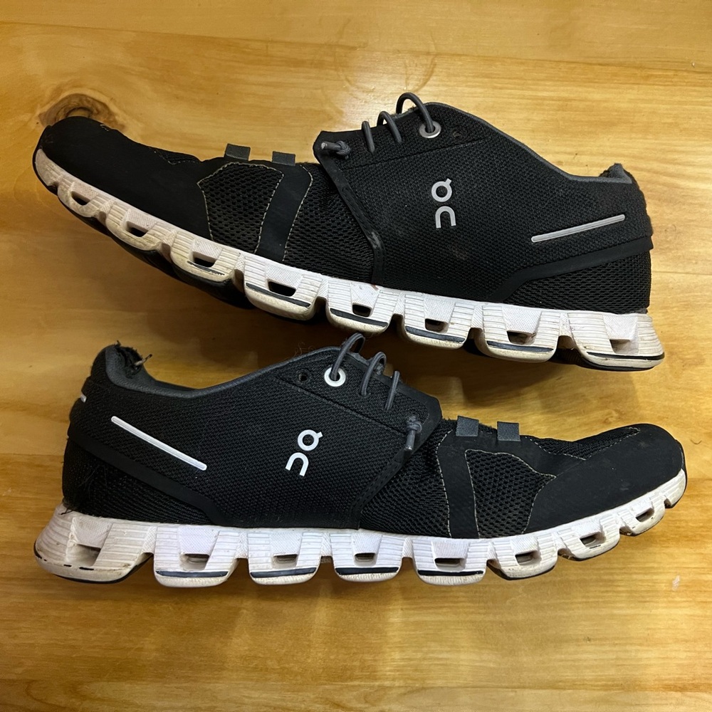 On Cloud womens running shoes. Used. 8.5🖤